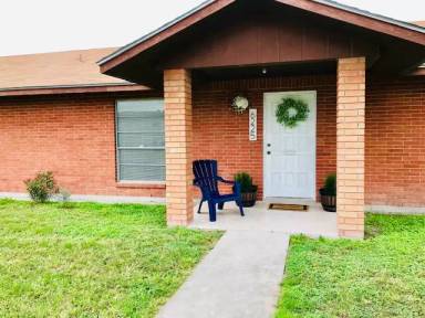 Main picture of 1101 Lark Ave