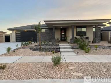 Main picture of 744 W Owen Dr