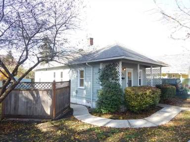 Main picture of 645 19th St SE