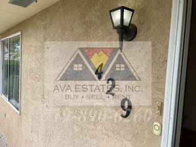 Main picture of 429 S Oak Creek Dr