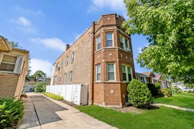 Main picture of 5742 N Francisco Ave