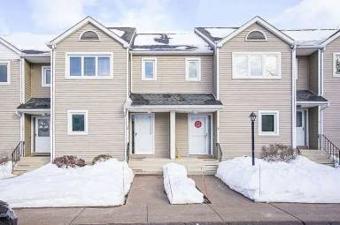 Main picture of 10 Oak Ridge Dr