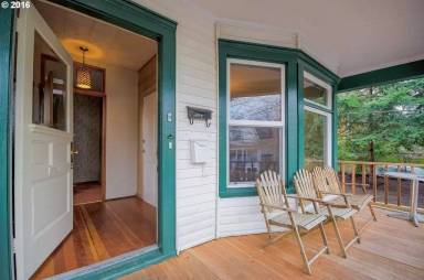 Main picture of 512 SE 17th Ave