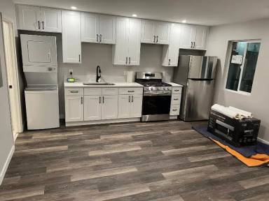 Main picture of 4727 Glen St
