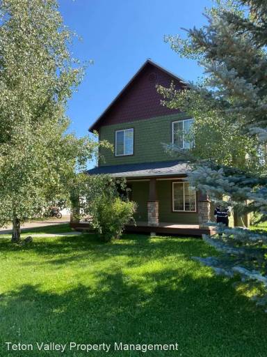 Main picture of 823 Eagles Rest Dr