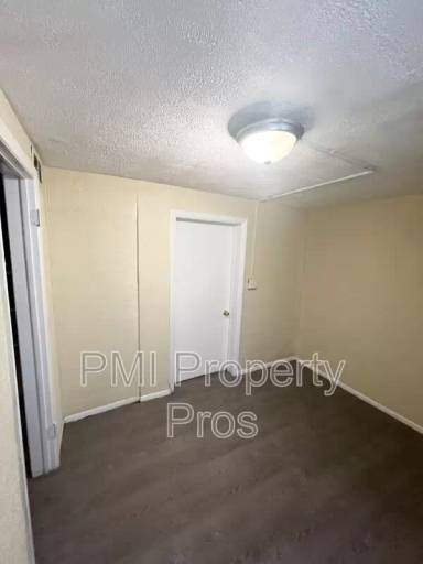 Main picture of 2217A S 19th St