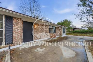 Main picture of 2749 Frontier Ave