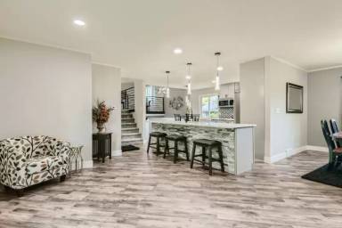 Main picture of 760 S 12th Ave