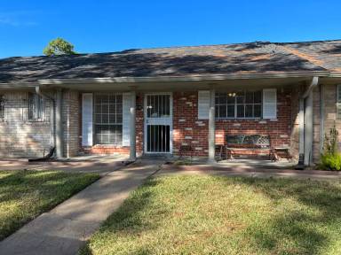 Main picture of 1104 W Tri Oaks Ln