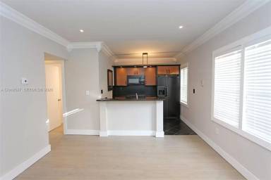 Main picture of 3395 Franklin Ave