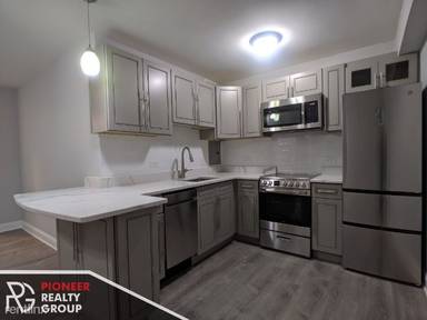 Main picture of 7710 N Sheridan Rd