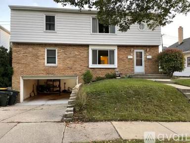 Main picture of 6213 W Wells St