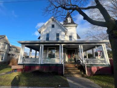 Main picture of 30 Lake Ave