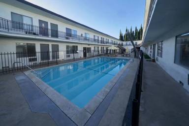 Main picture of 20445 Saticoy St