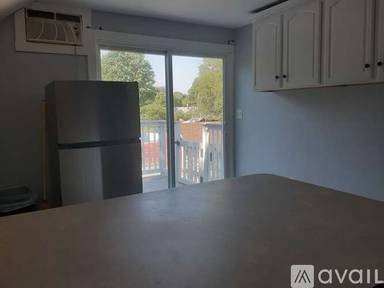 Main picture of 348 Plymouth St
