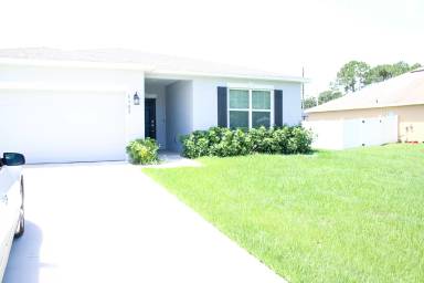 Main picture of 1382 SW Halford Ave