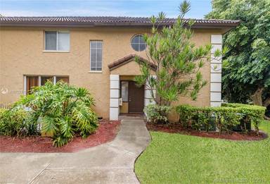Main picture of 10010 NW 44th Ter