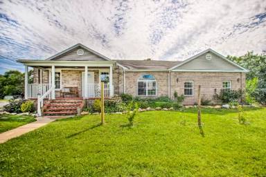 Main picture of 703 10th St
