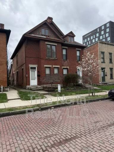 Main picture of 43 1/2 E Russell St