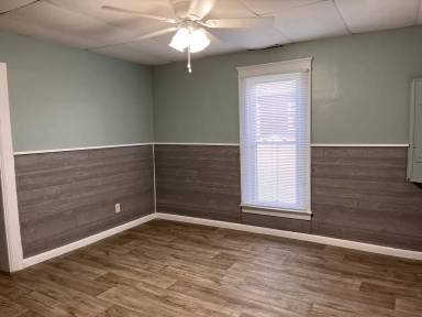 Main picture of 306 W 5th St
