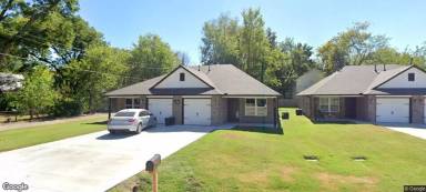 Main picture of 304 NE 4th St