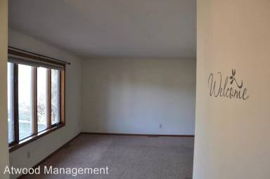 Main picture of 320 Rice St N