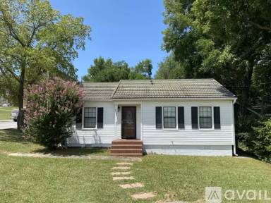 Main picture of 1107 W James St