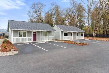 Main picture of 2999 Harrison Ave