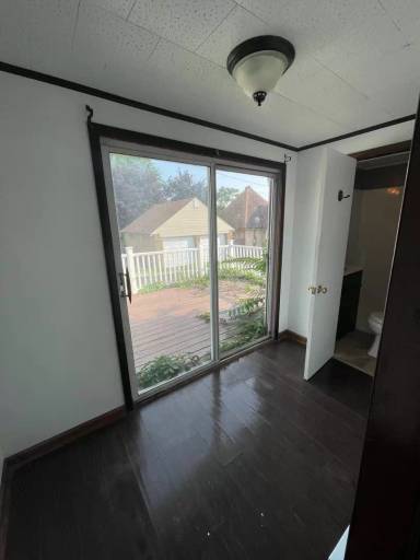 Main picture of 668 1/2 Addison St