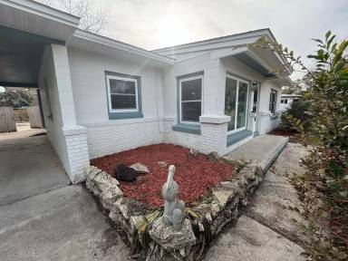 Main picture of 5525 Essex Rd