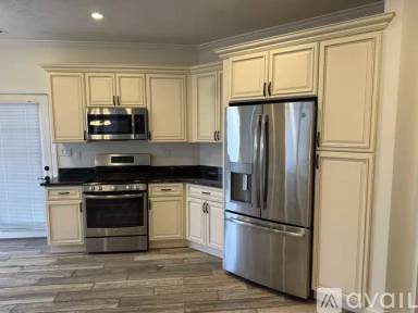 Main picture of 208 Adams Pointe Blvd