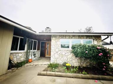 Main picture of 9382 Bixby Ave