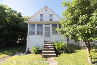 Main picture of 140 4th Ave