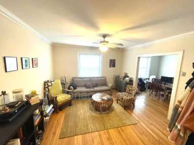 Main picture of 910-18 W Oakdale Ave Apartments