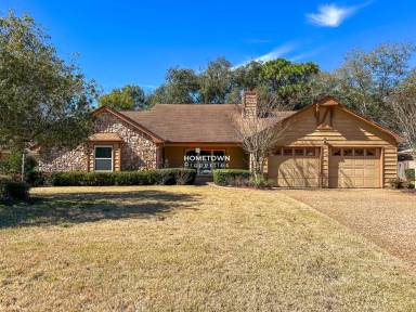 Main picture of 2505 Semoran Dr