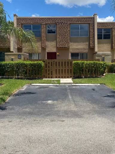Main picture of 3641 NW 95th Ter