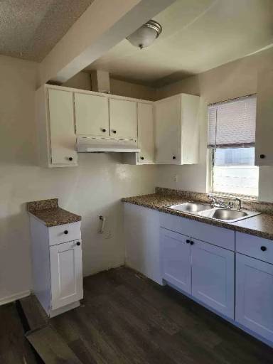 Main picture of 311 W Lancaster Blvd