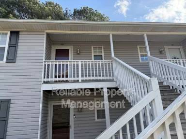 Main picture of 383 Moore St