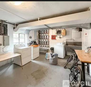 Main picture of 194 Lexington St