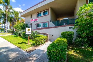 Main picture of 370 W Wilson Ave