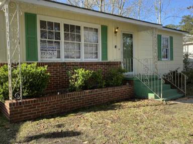 Main picture of 9 Elizabeth Ave