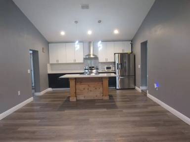 Main picture of 1647 Cod St