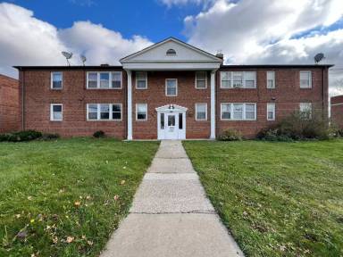 Main picture of 2027 Warrensville Center Rd