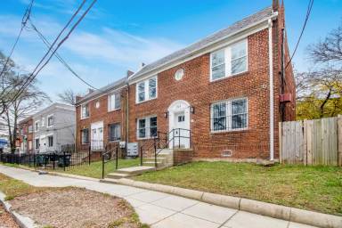 Main picture of 355 Parkland Place SE - 2