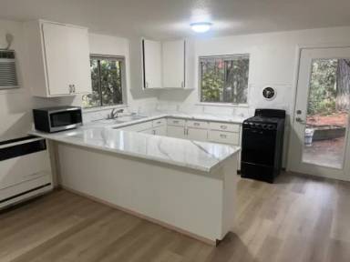 Main picture of 1860 Point View Dr