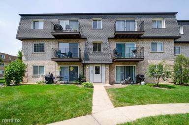 Main picture of 9462 Bay Colony Dr