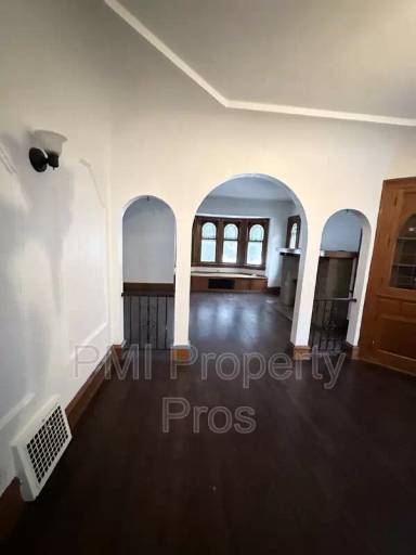 Main picture of 4633 W Fond du Lac Ave