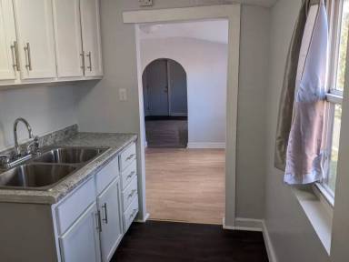Main picture of 2525 Parke St