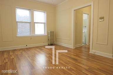 Main picture of 2827 N Burling Apartments