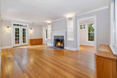 Main picture of 8020 Park Ln